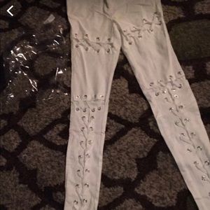 Fashionnova jeans. (Zipper is broke)